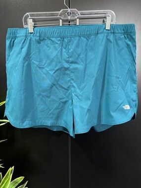 The North Face,Zipper back pocket,3 front pockets, elastic drawcord waist, 5”